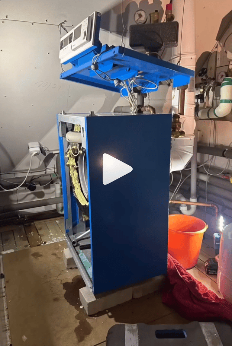 Heizungsbau, Anlagenmechaniker bei Simon Heizung Sanitär auf Instagram